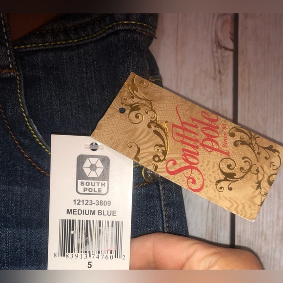 South Pole Stretch Juniors Size 5 Cuffed Denim Capris Feather Pocket Design - Picture 6 of 12
